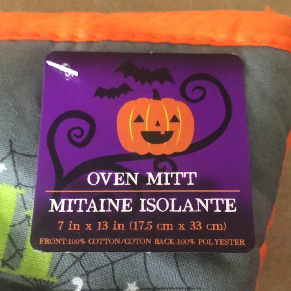 BUNDLE 2 HALLOWEEN OVEN MITTS • NWT - Picture 7 of 10